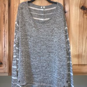 Women’s long sleeve sweater